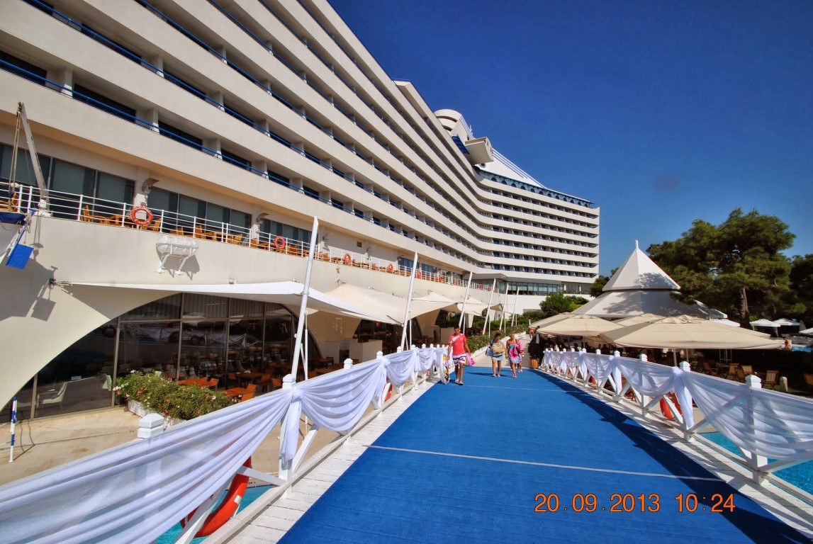 imagini hotel TITANIC LARA